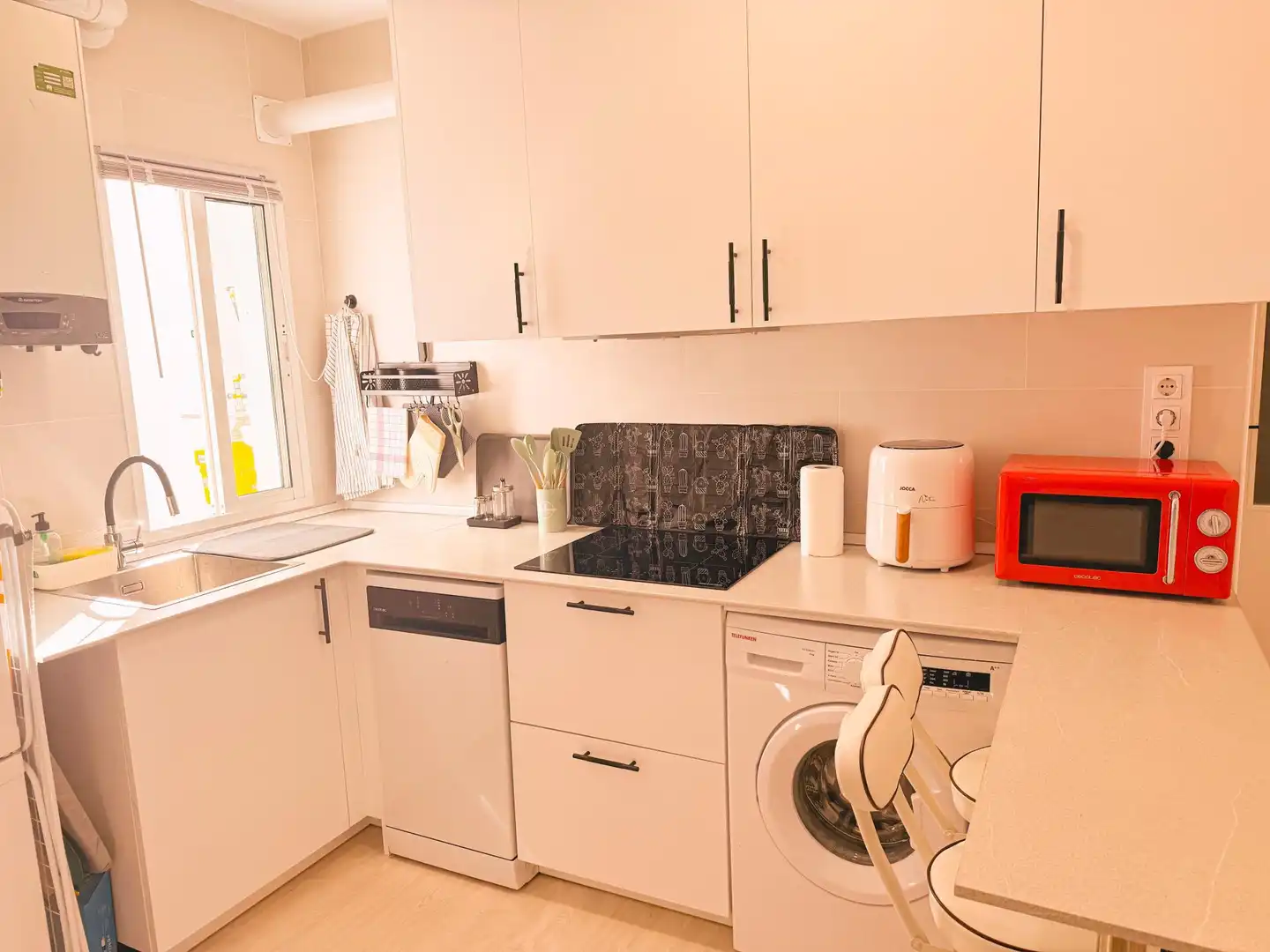 Zimmer in Calle de Hernani, 12, Cuatro Caminos - Azca Küche von Wohnung zur untervermieten in Madrid mit Klimaanlage, Heizung und Parkett