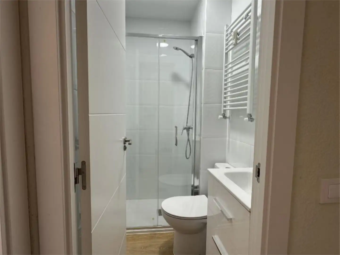 Piso en venta en Calle de Bravo Murillo, 295, Valdeacederas Baño de Piso en venta en Madrid con Calefacción, Terraza y Amueblado