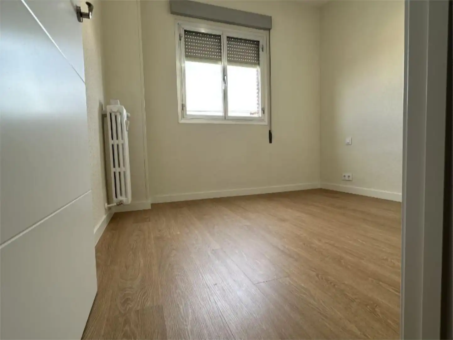 Piso en venta en Calle de Bravo Murillo, 295, Valdeacederas Habitación de Piso en venta en Madrid con Calefacción, Terraza y Amueblado