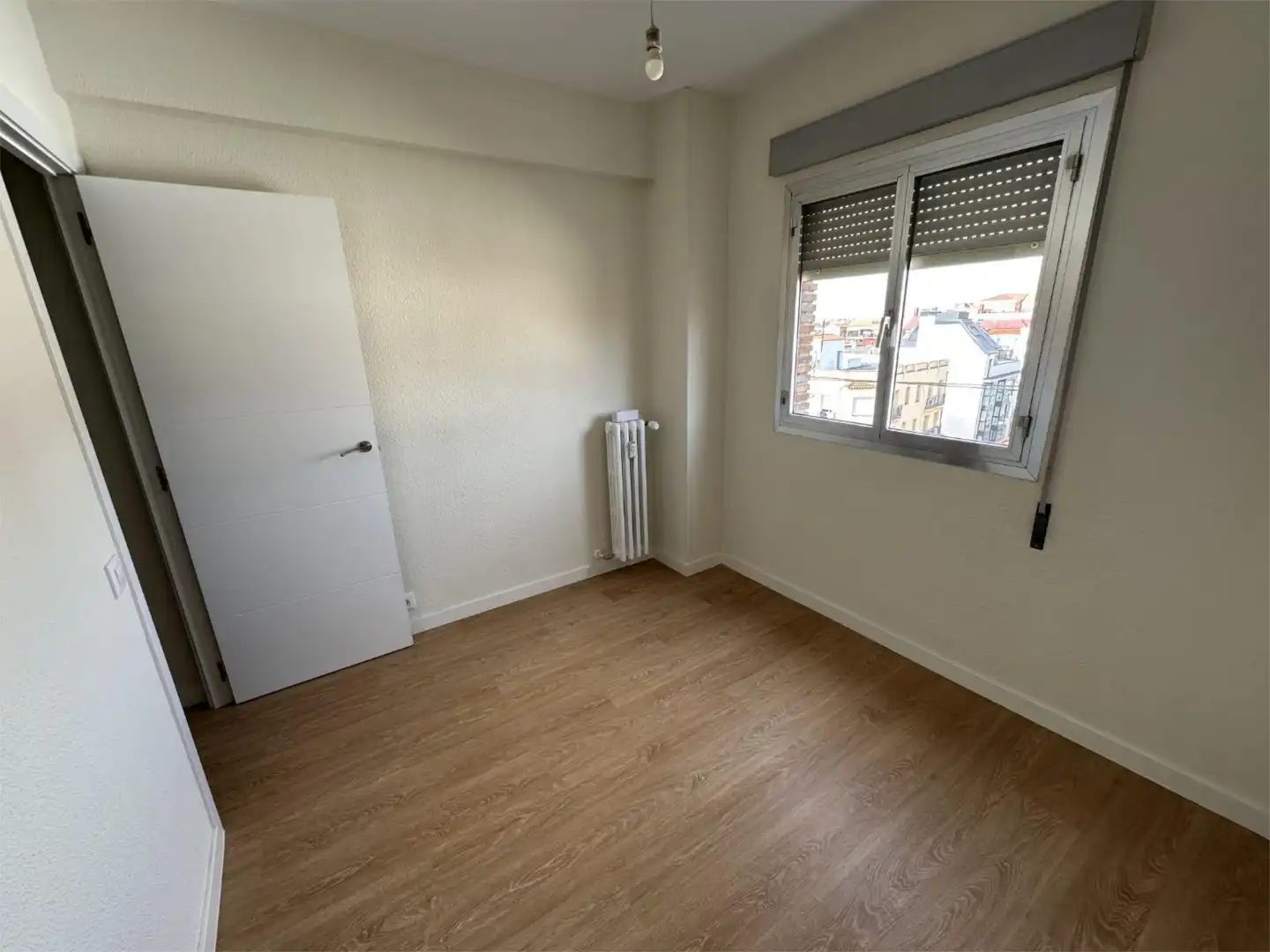 Piso en venta en Calle de Bravo Murillo, 295, Valdeacederas Habitación de Piso en venta en Madrid con Calefacción, Terraza y Amueblado