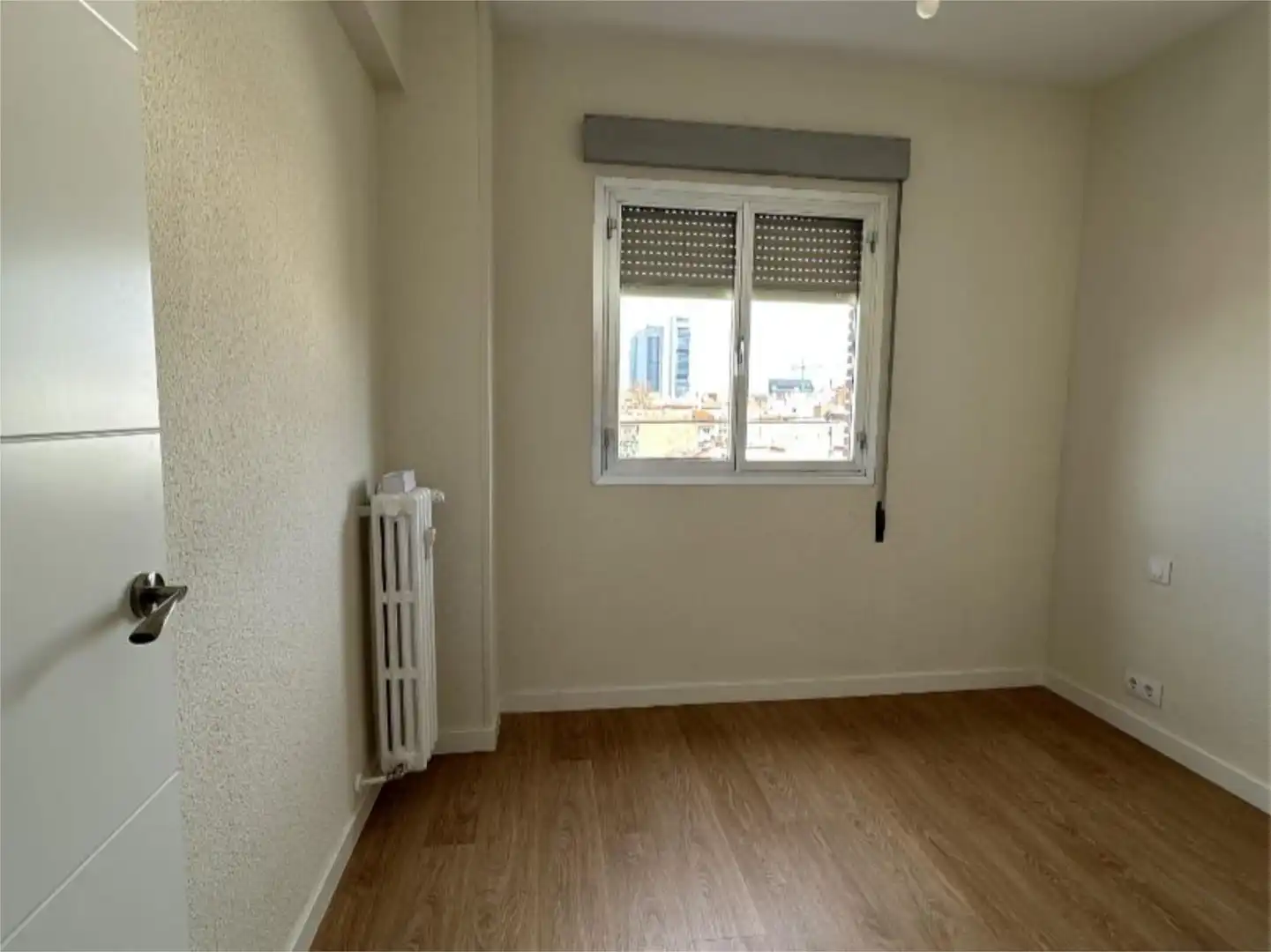 Piso en venta en Calle de Bravo Murillo, 295, Valdeacederas Habitación de Piso en venta en Madrid con Calefacción, Terraza y Amueblado