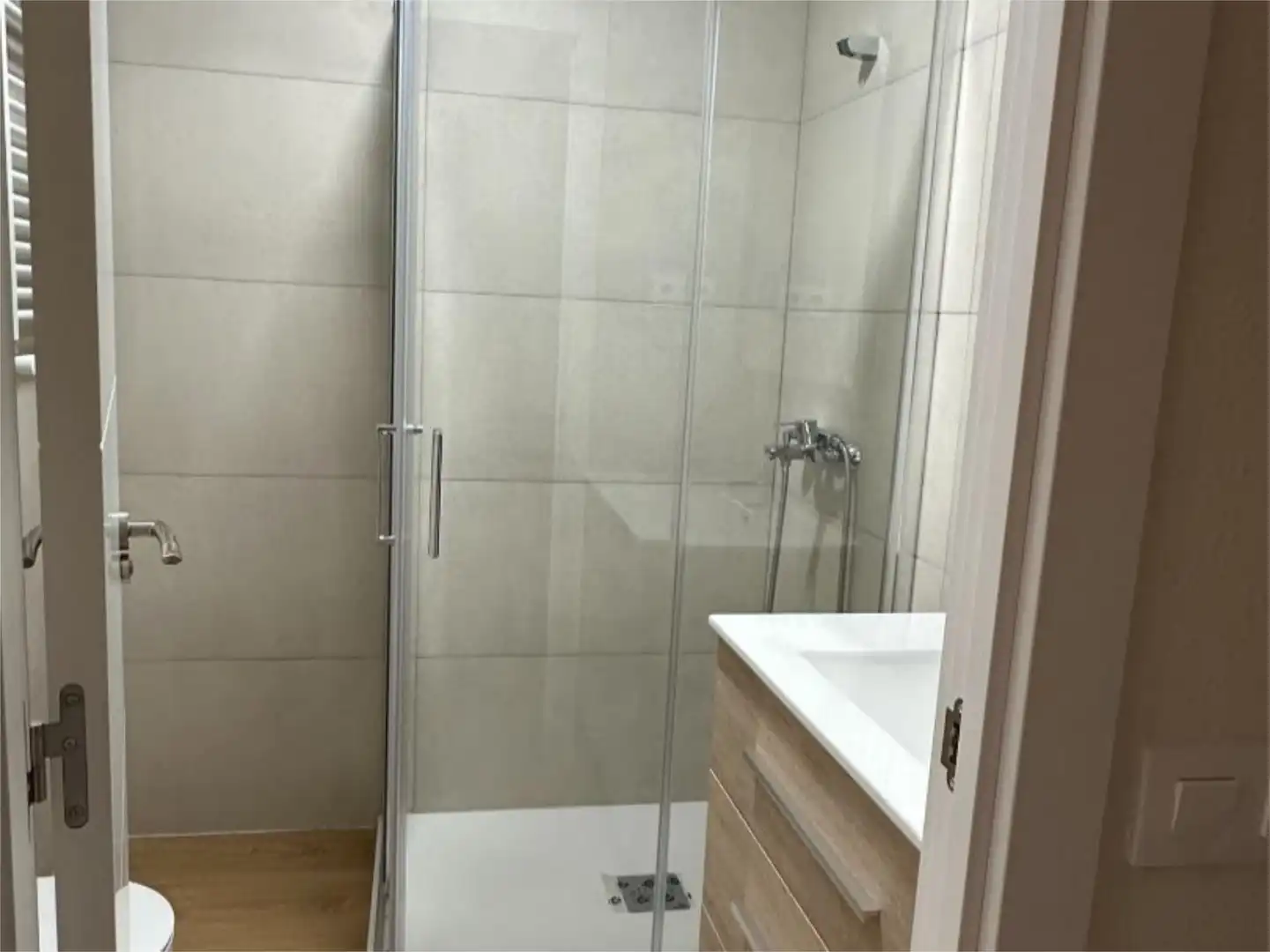 Piso en venta en Calle de Bravo Murillo, 295, Valdeacederas Baño de Piso en venta en Madrid con Calefacción, Terraza y Amueblado