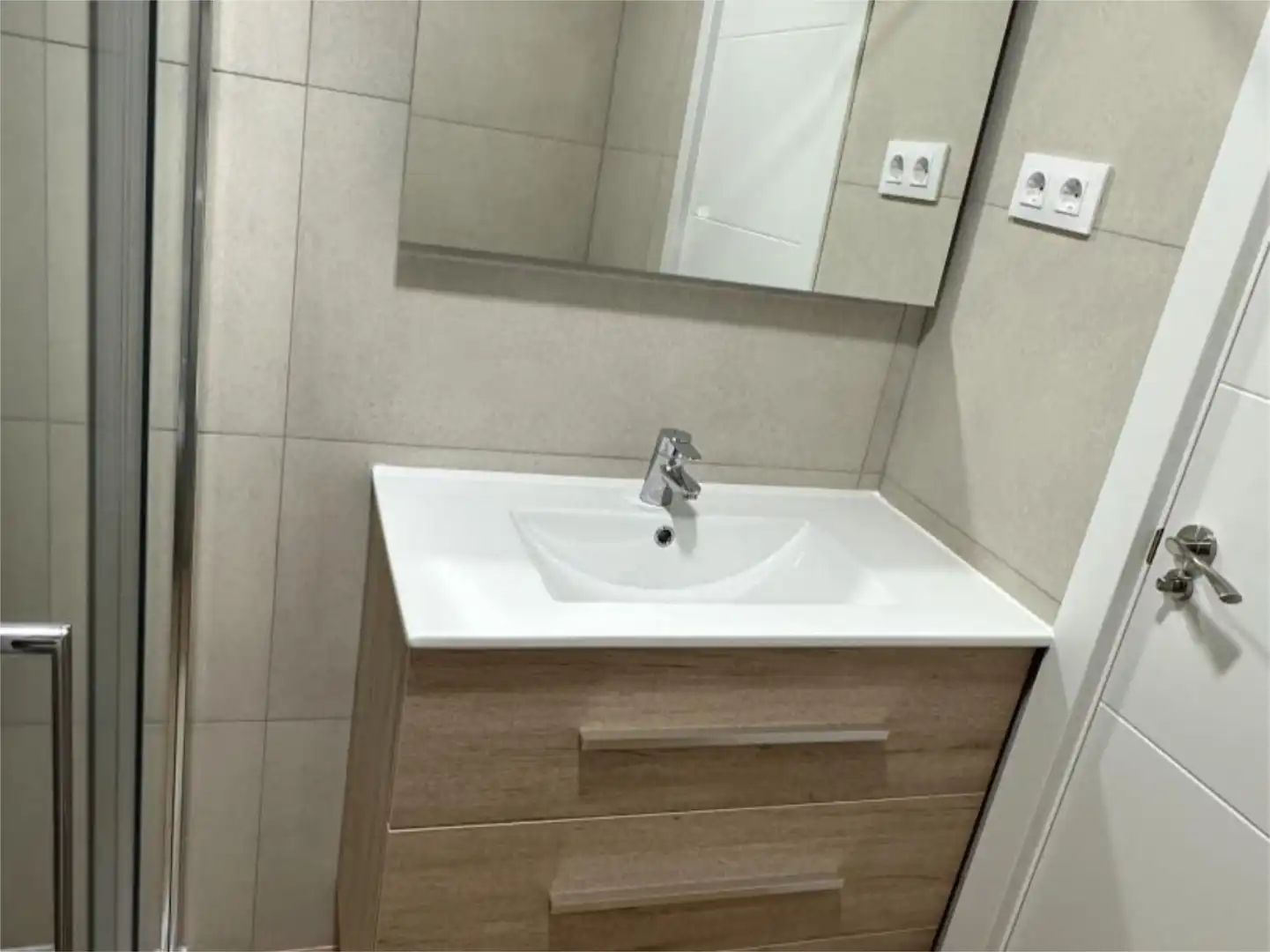Piso en venta en Calle de Bravo Murillo, 295, Valdeacederas Baño de Piso en venta en Madrid con Calefacción, Terraza y Amueblado
