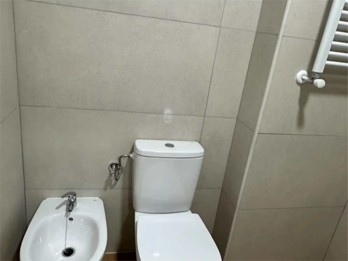 Piso en venta en Calle de Bravo Murillo, 295, Valdeacederas Baño de Piso en venta en Madrid con Calefacción, Terraza y Amueblado