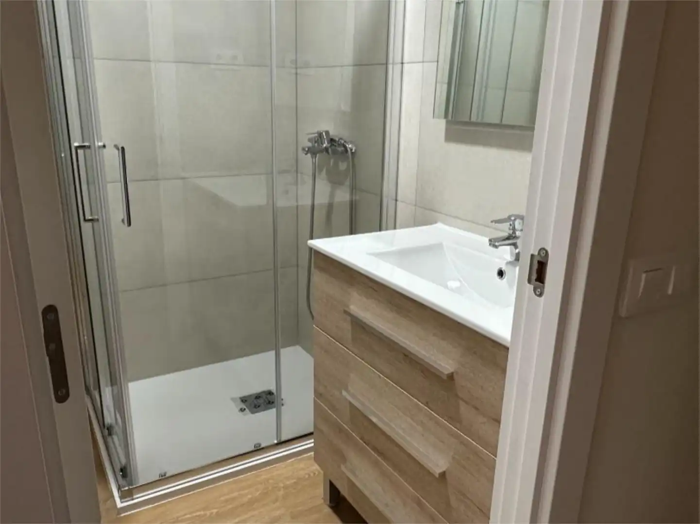 Piso en venta en Calle de Bravo Murillo, 295, Valdeacederas Baño de Piso en venta en Madrid con Calefacción, Terraza y Amueblado