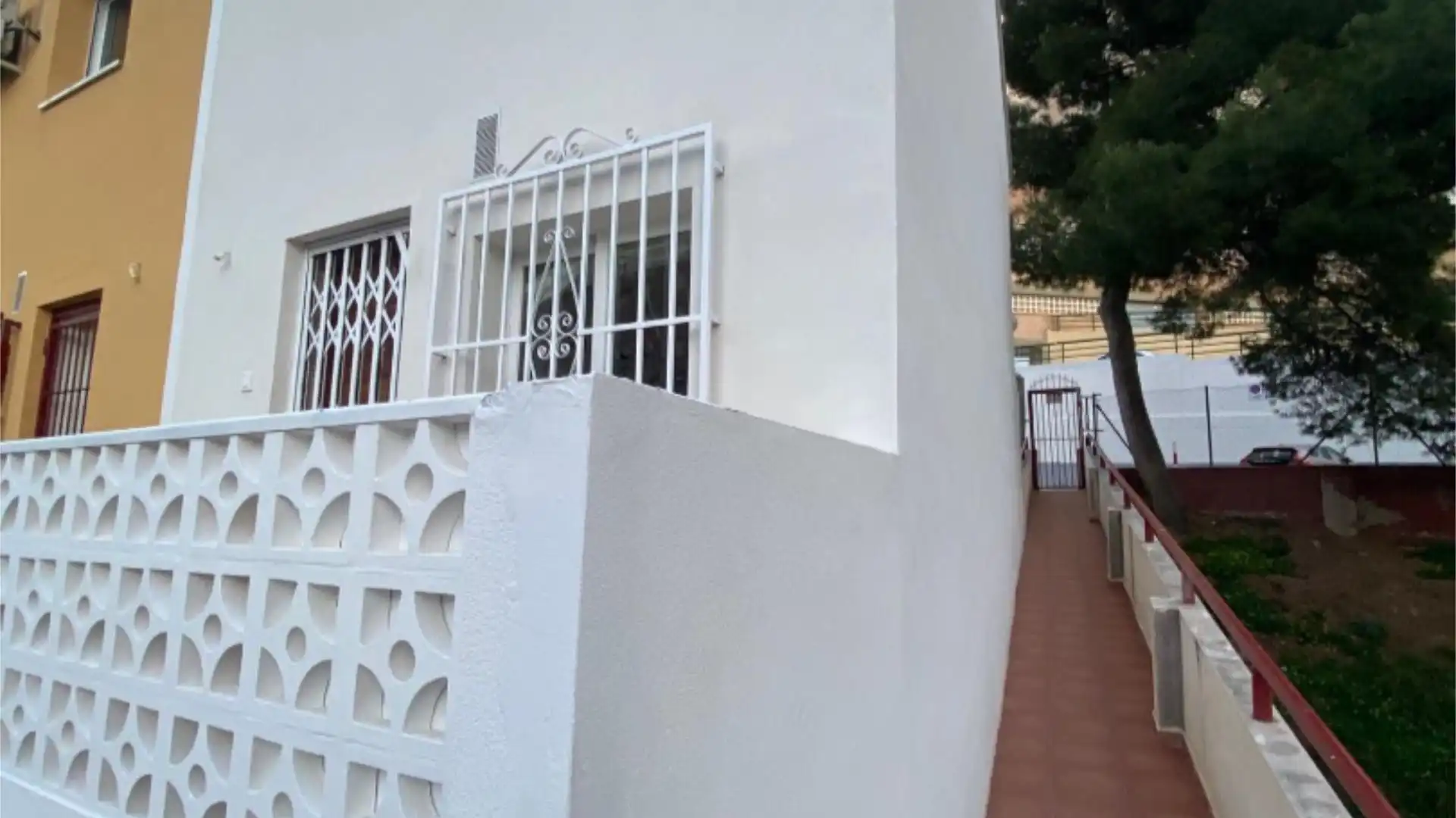 Vista exterior de Casa adosada en venta en Finestrat con Aire acondicionado, Terraza y Piscina