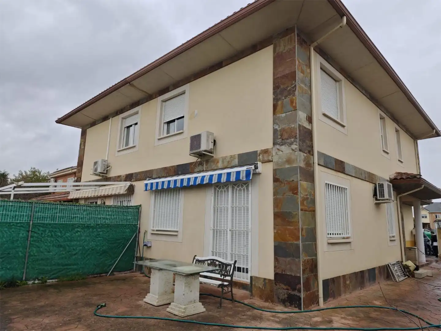 Vista exterior de Casa o chalet en venta en El Casar con Aire acondicionado, Terraza y Balcón