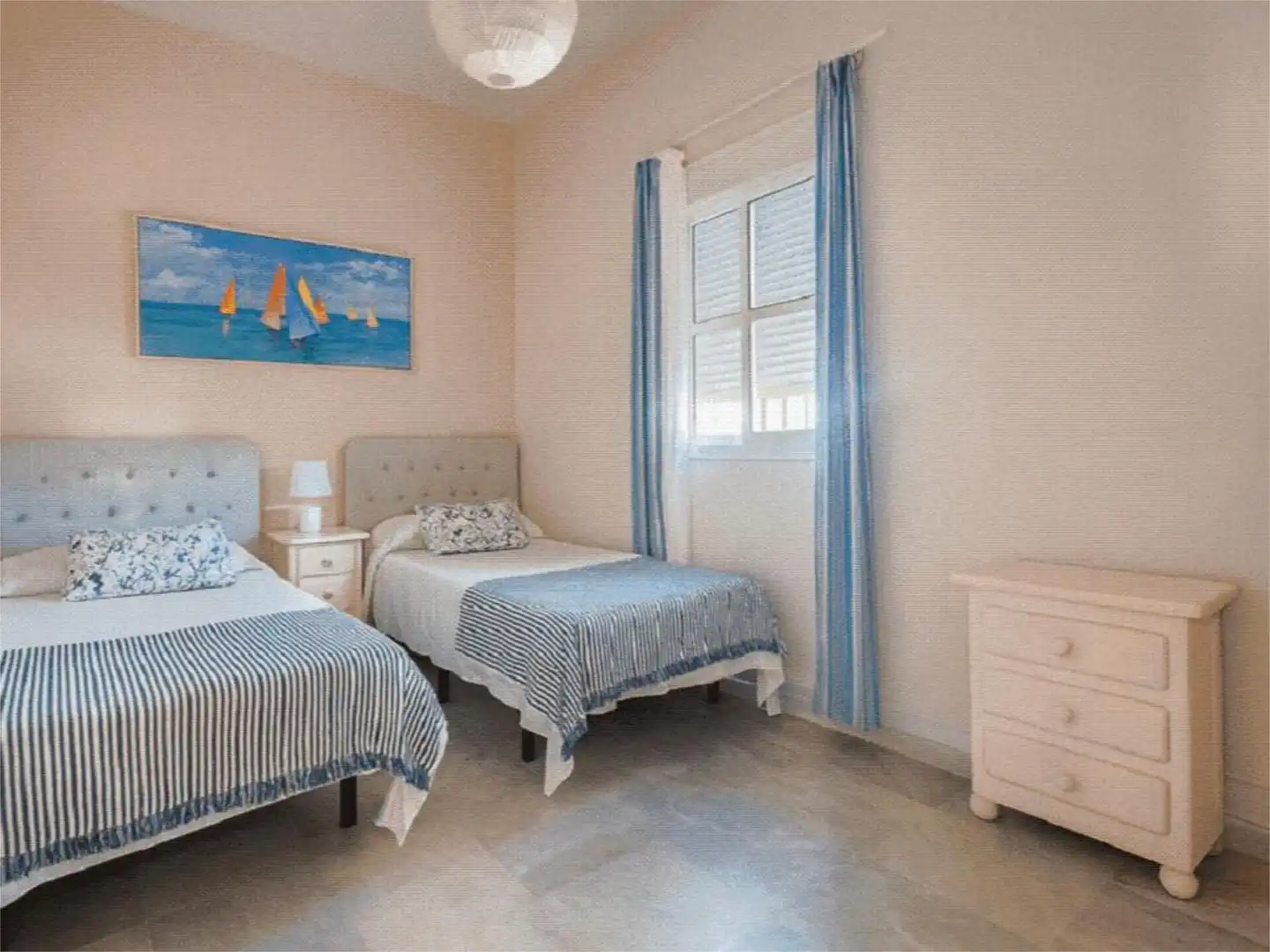 Habitación de Casa o chalet de alquiler en Chiclana de la Frontera con Aire acondicionado, Piscina y Amueblado