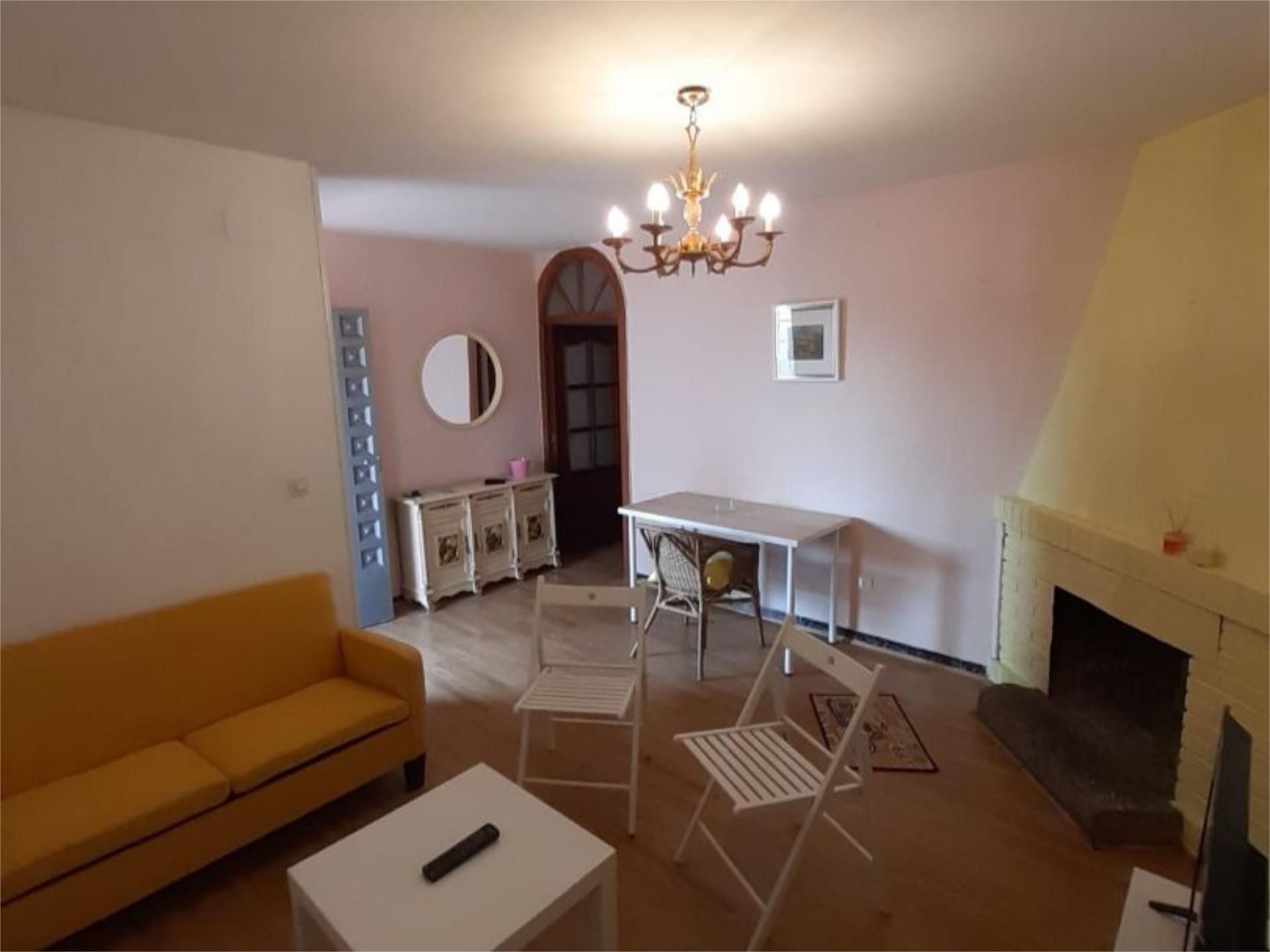 Casa o xalet de lloguer a Calle de las Anguilas, 10, San Martín de Valdeiglesias Sala d'estar de Casa o xalet de lloguer en San Martín de Valdeiglesias amb Calefacció, Jardí privat i Parquet