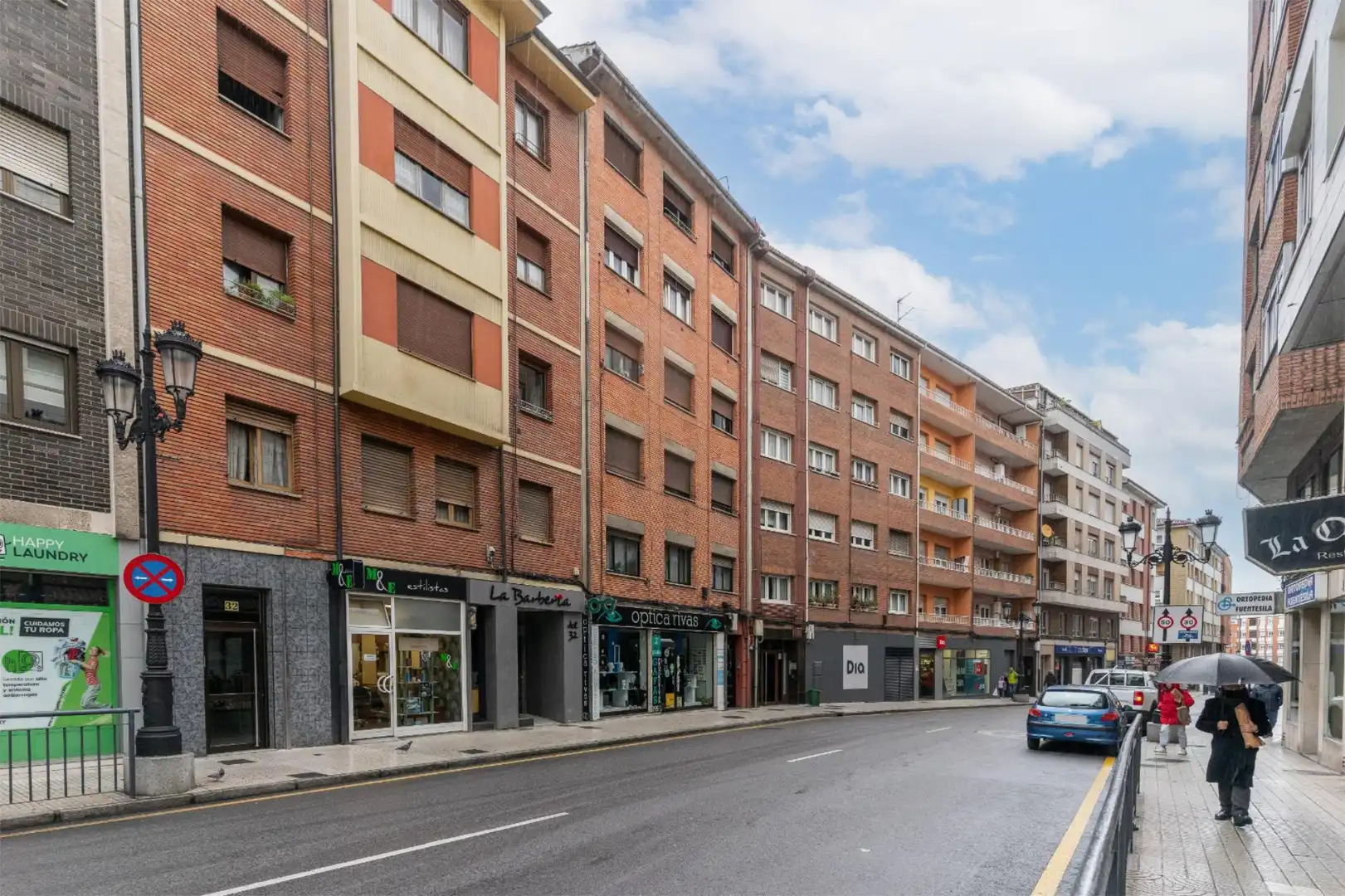 Vista exterior de Pis de lloguer en Oviedo  amb Calefacció i Moblat