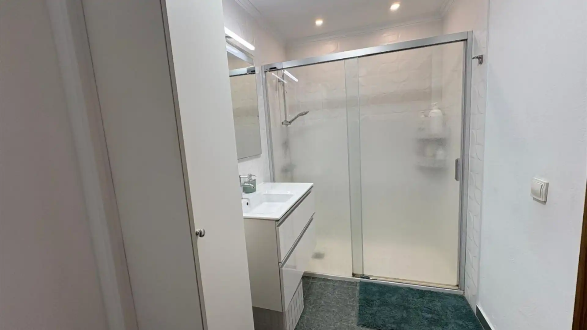 Bathroom of Flat for sale in Arrecife  with Air Conditioner and Furnished