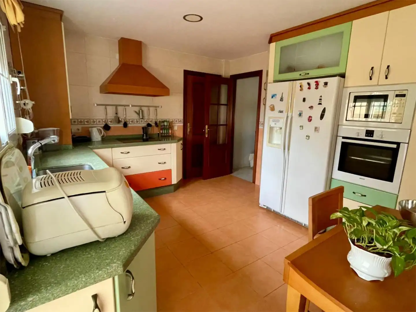 Cuina de Casa adosada de lloguer en Algeciras amb Aire condicionat, Calefacció i Jardí privat