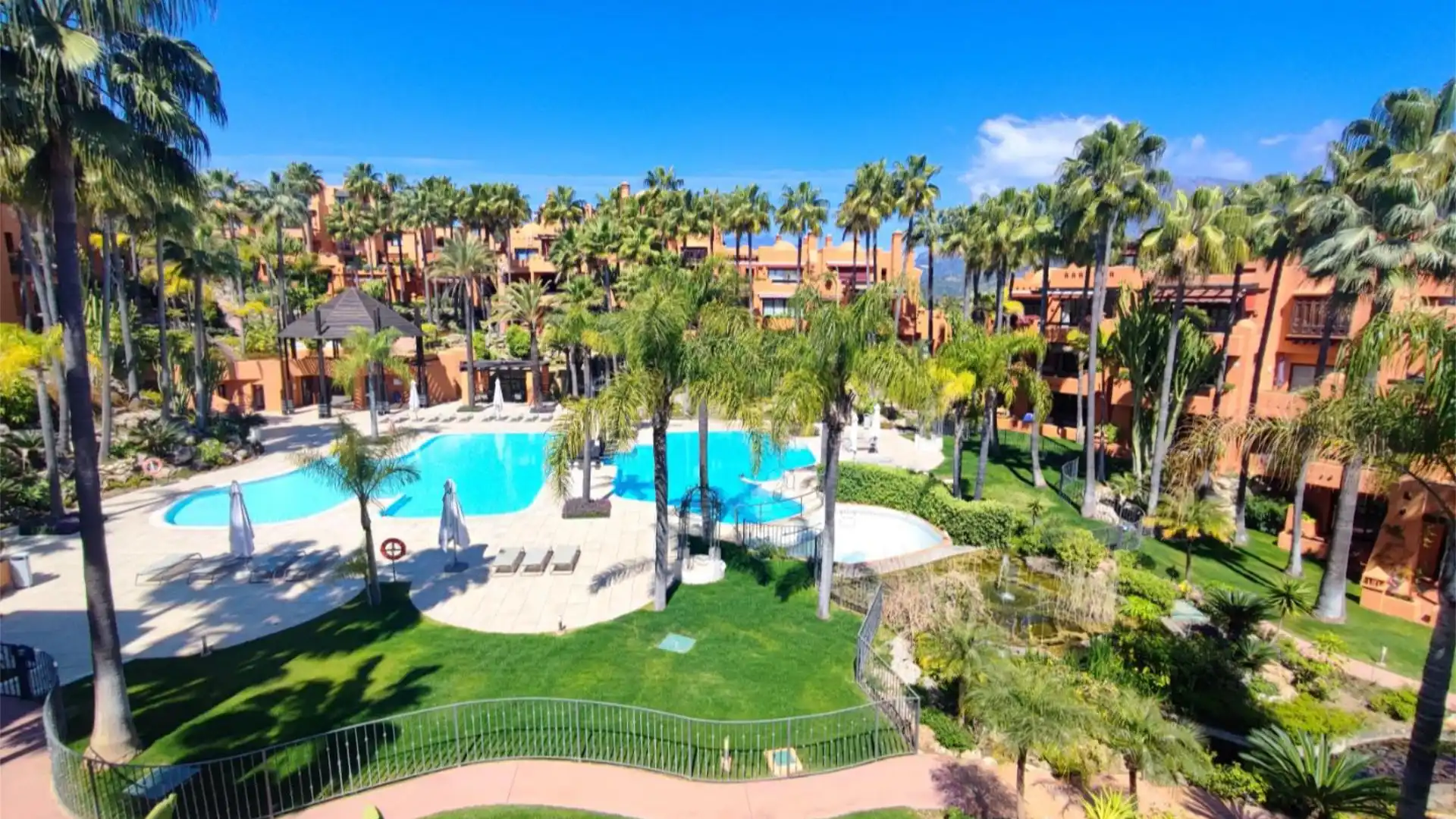 Jardí de Dúplex en venda en Marbella amb Aire condicionat, Calefacció i Terrassa