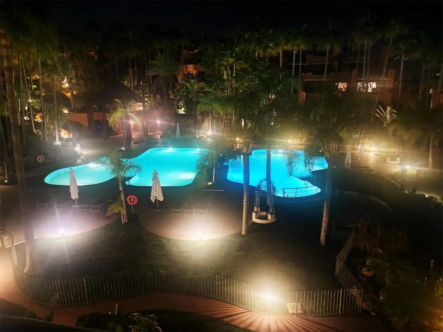 Dúplex en venda a Calle Vasari, 1, La Dama de Noche - La Alzambra Piscina de Dúplex en venda en Marbella amb Aire condicionat, Terrassa i Piscina