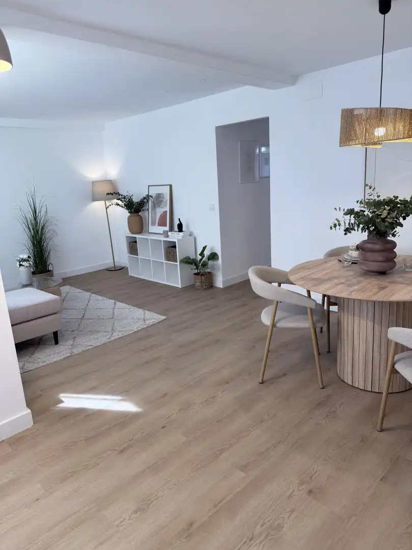 Wohnung zum Verkauf in Calle Navarro Caro, Las Almenas Schlafzimmer von Wohnung zum Verkauf in Tomares mit Klimaanlage, Heizung und Parkett