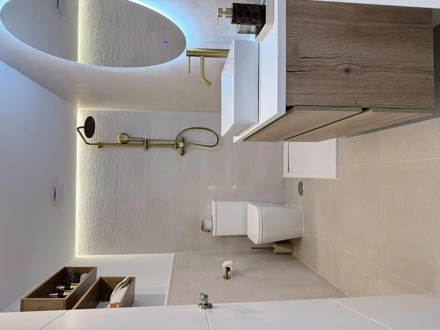 Wohnung zum Verkauf in Calle Navarro Caro, Las Almenas Badezimmer von Wohnung zum Verkauf in Tomares mit Klimaanlage, Heizung und Parkett