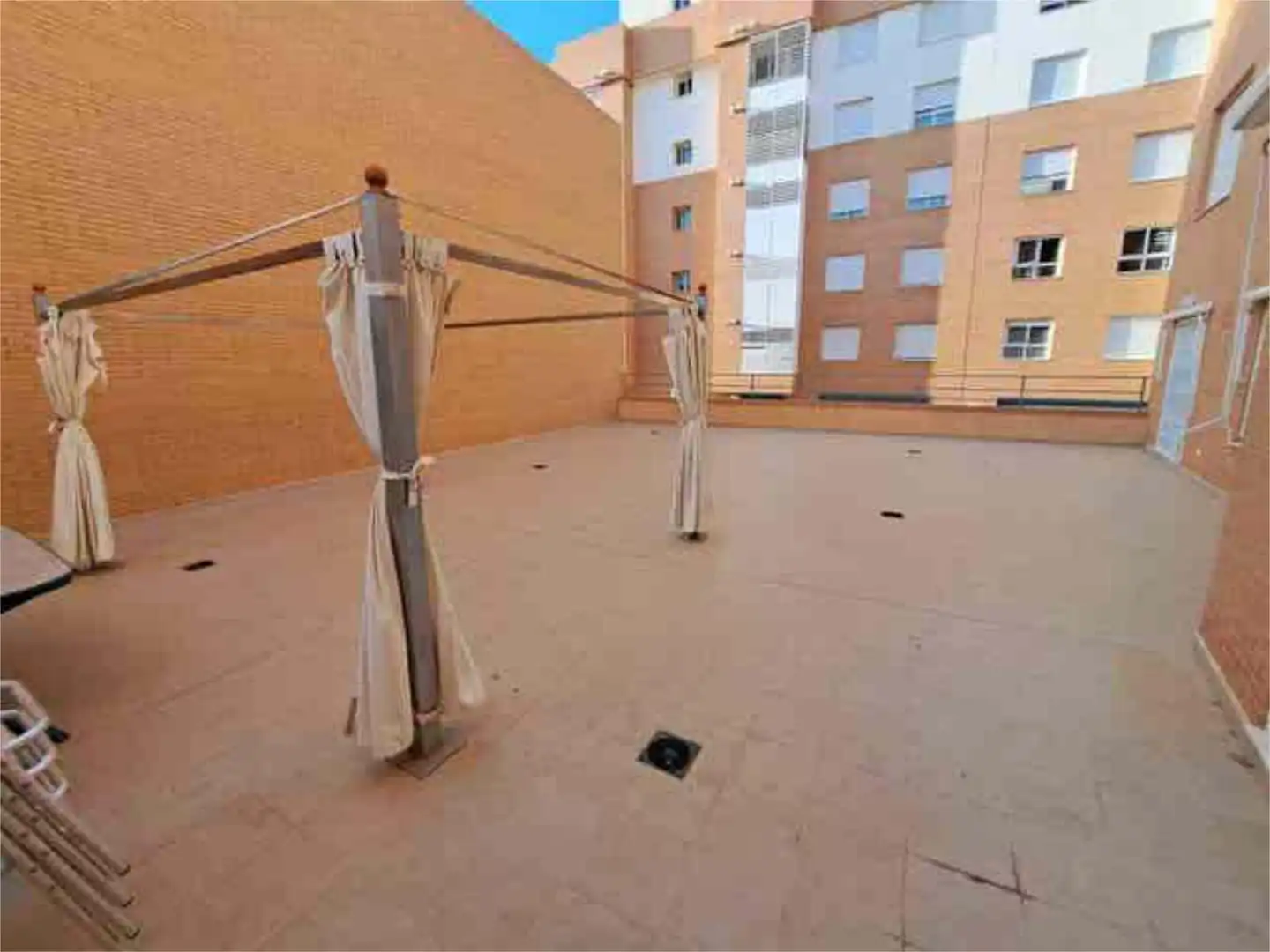 Vista exterior de Pis en venda en Castellón de la Plana / Castelló de la Plana amb Calefacció, Terrassa i Traster