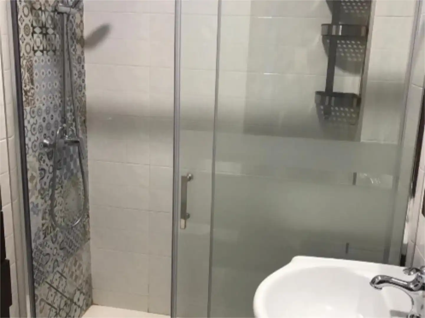 Badezimmer von Wohnung zum Verkauf in Ribamontán al Mar mit Parkett und Balkon