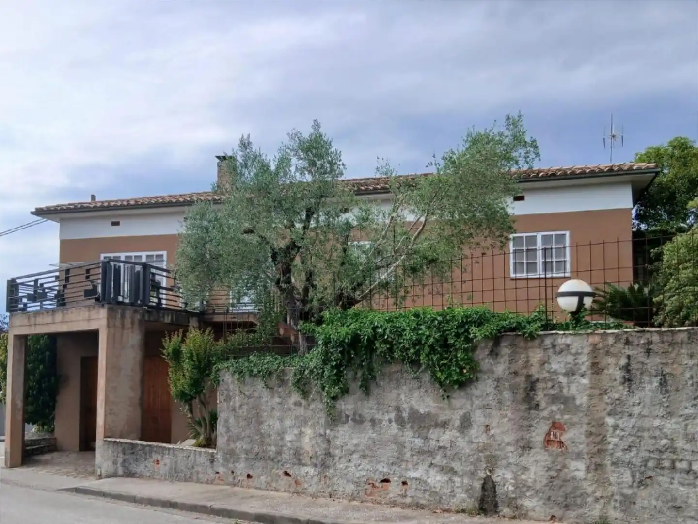 Vista exterior de Planta baja en venta en Besalú con Aire acondicionado, Calefacción y Jardín privado