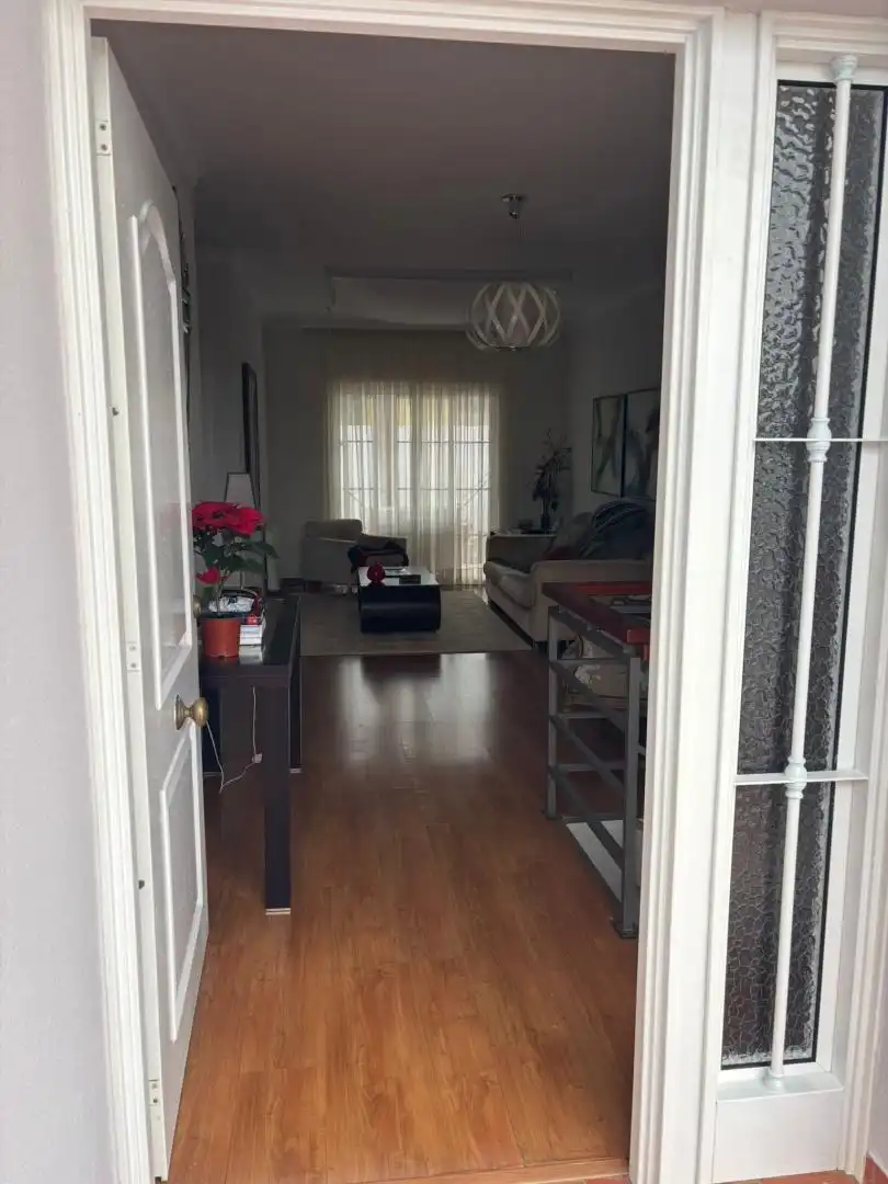 Planta baja de alquiler en Calle Suprema, 26, Guamasa - El Ortigal - Los Rodeos Sala de estar de Planta baja de alquiler en San Cristóbal de la Laguna con Jardín privado, Parquet y Amueblado