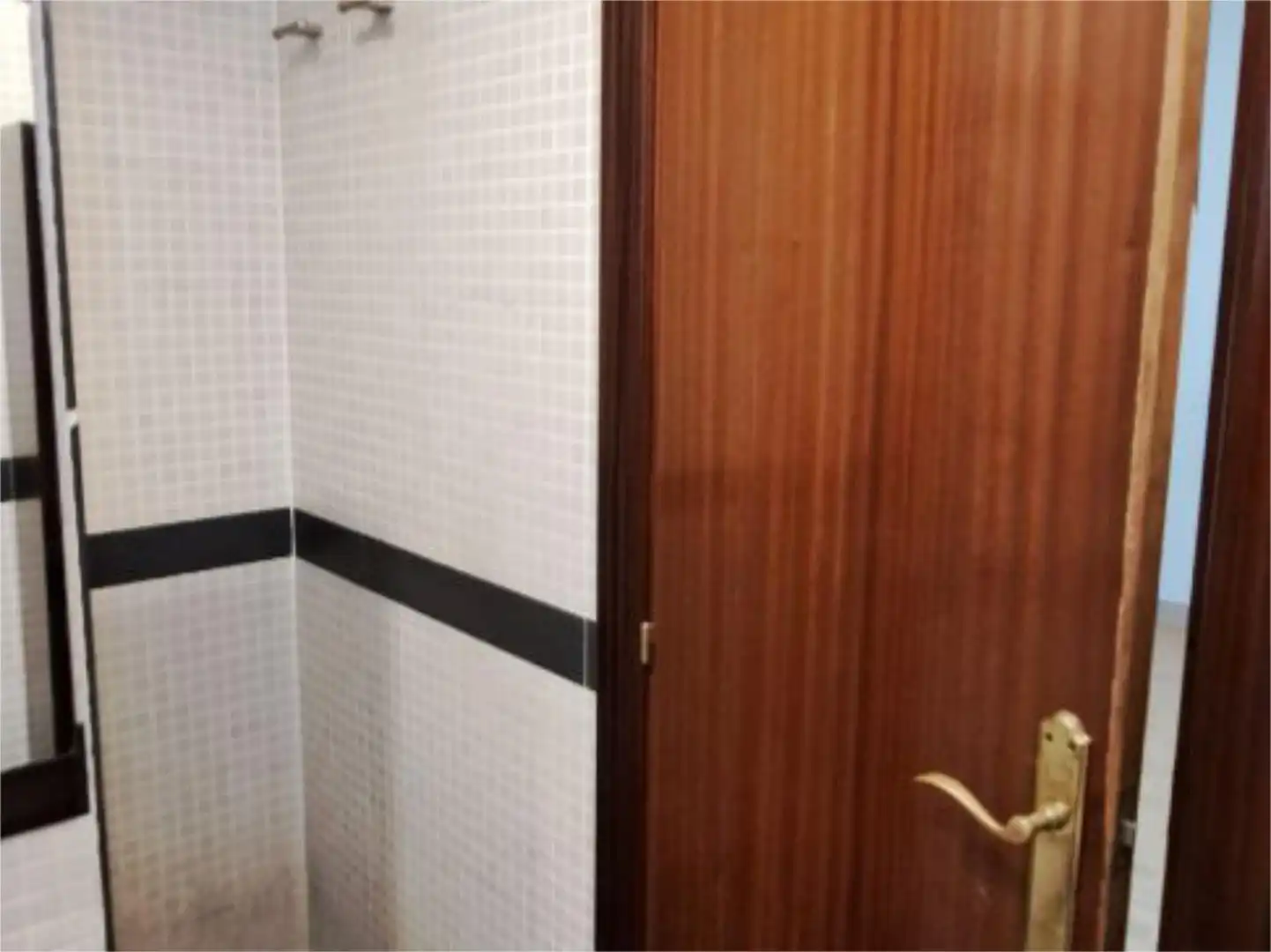 Erdgeschoss zum Verkauf in Carrer Mare de Déu de Les Neus, 72, Barcelona Capital Badezimmer von Erdgeschoss zum Verkauf in Barcelona Capital mit Klimaanlage