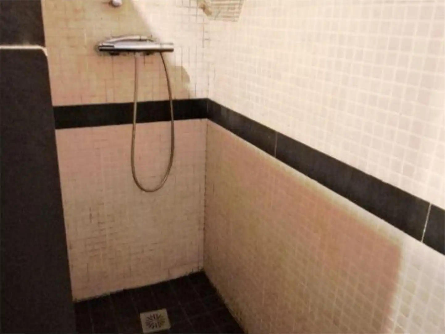 Erdgeschoss zum Verkauf in Carrer Mare de Déu de Les Neus, 72, Barcelona Capital Badezimmer von Erdgeschoss zum Verkauf in Barcelona Capital mit Klimaanlage
