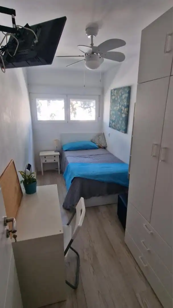 Room in Calle de Mataró, 3, Tres Olivos - Valverde