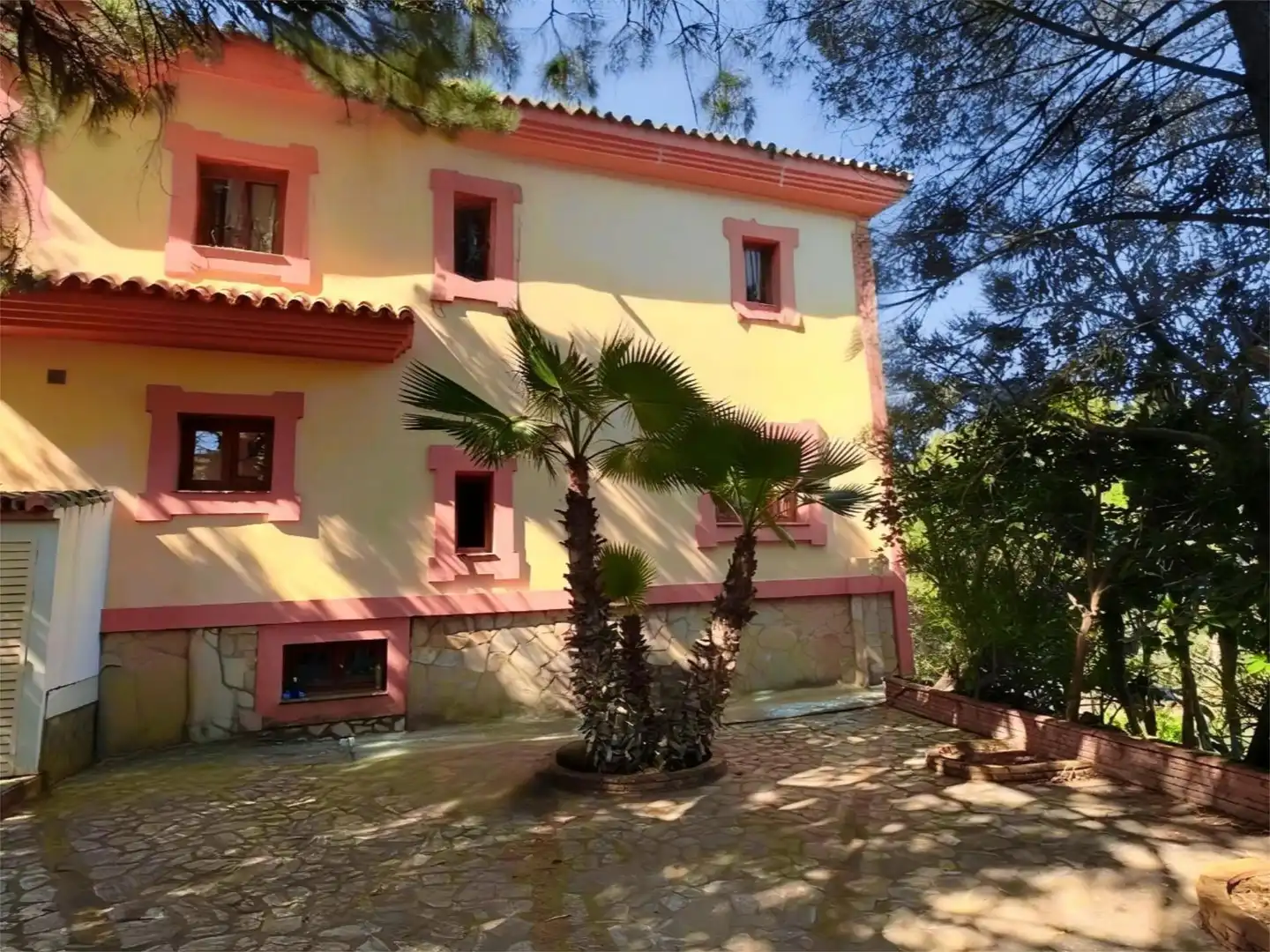 Piso en venta en Carretera, 188, El Velerín Vista exterior de Piso en venta en Estepona con Aire acondicionado, Calefacción y Jardín privado