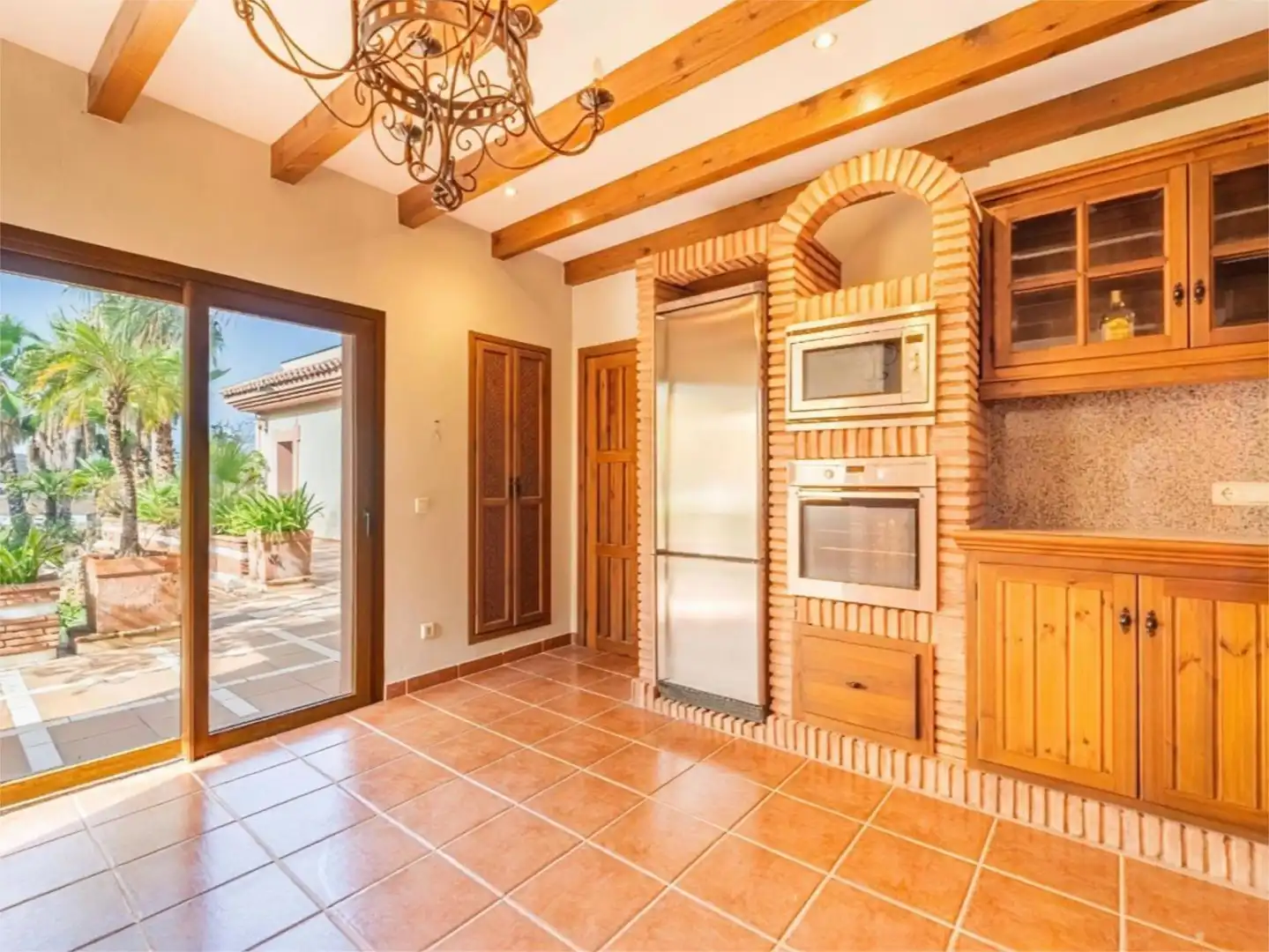Piso en venta en Carretera, 188, El Velerín Cocina de Piso en venta en Estepona con Aire acondicionado, Calefacción y Jardín privado