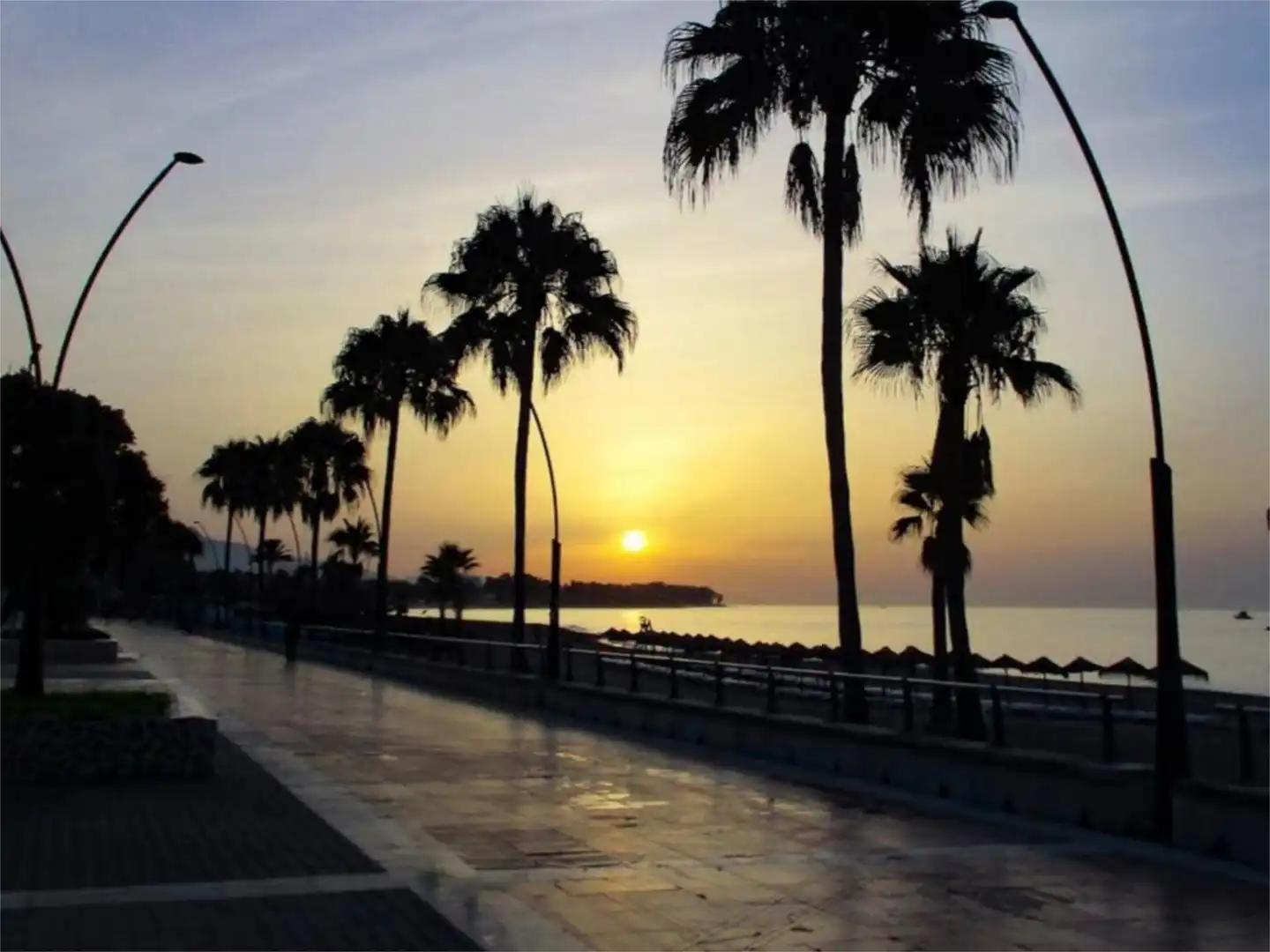 Piso en venta en Carretera, 188, El Velerín Vista exterior de Piso en venta en Estepona con Aire acondicionado, Calefacción y Jardín privado