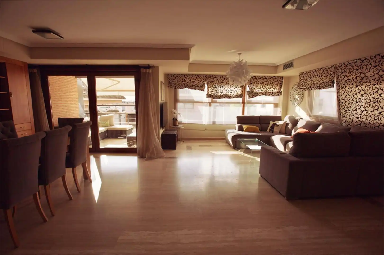 Casa o chalet en venta en Calle Gloria Fuertes, 23, Montecillo Sala de estar de Casa o chalet en venta en Las Rozas de Madrid con Aire acondicionado, Terraza y Piscina