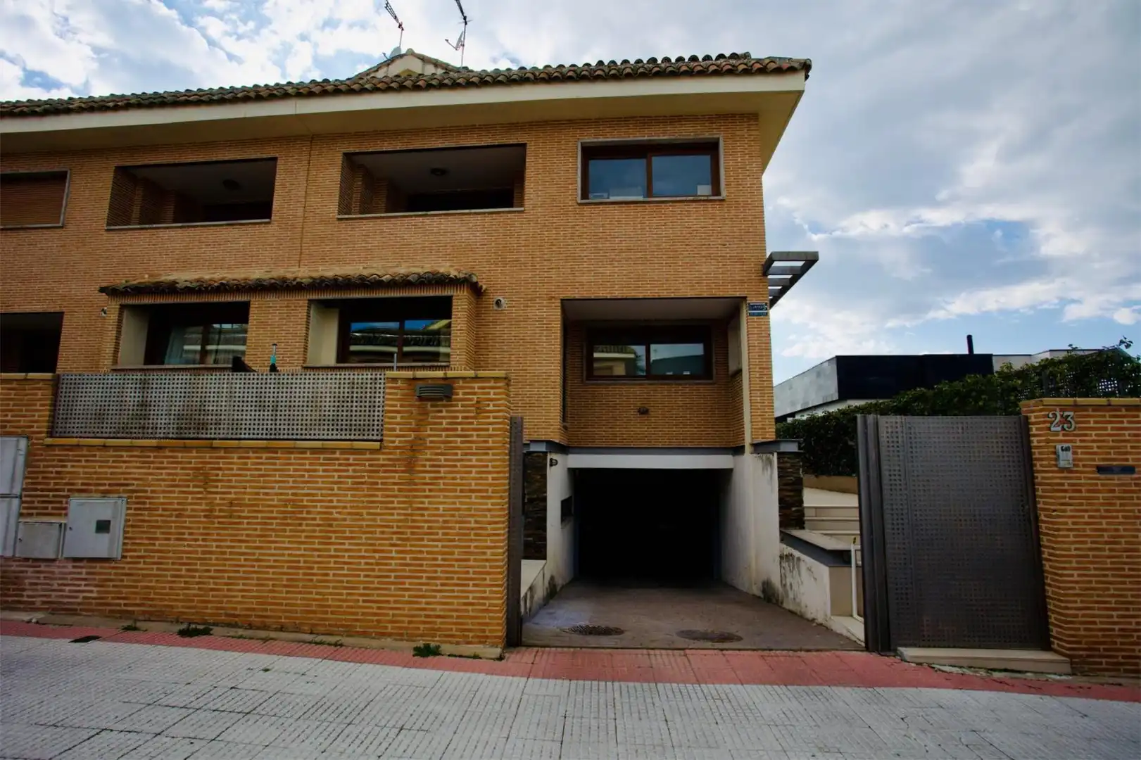 Casa o chalet en venta en Calle Gloria Fuertes, 23, Montecillo Vista exterior de Casa o chalet en venta en Las Rozas de Madrid con Aire acondicionado, Terraza y Piscina