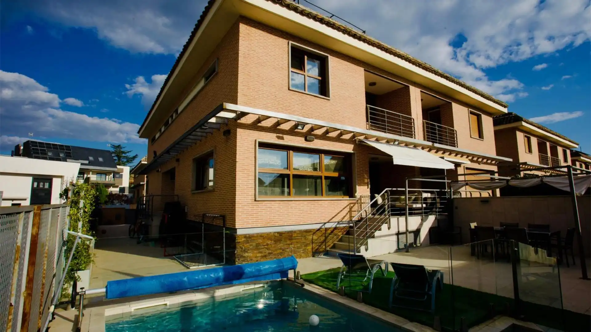 Exterior view of Houses for sale in Las Rozas de Madrid  with Air Conditioner, Heating and Private garden