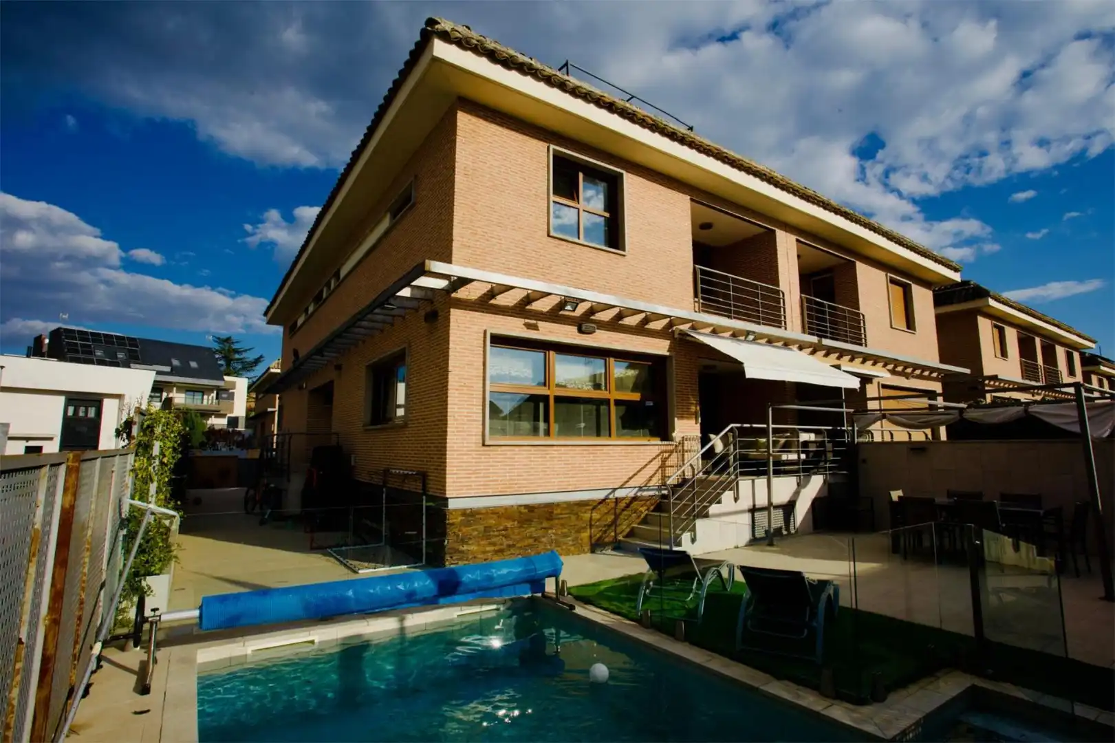 Casa o chalet en venta en Calle Gloria Fuertes, 23, Montecillo Vista exterior de Casa o chalet en venta en Las Rozas de Madrid con Aire acondicionado, Terraza y Piscina