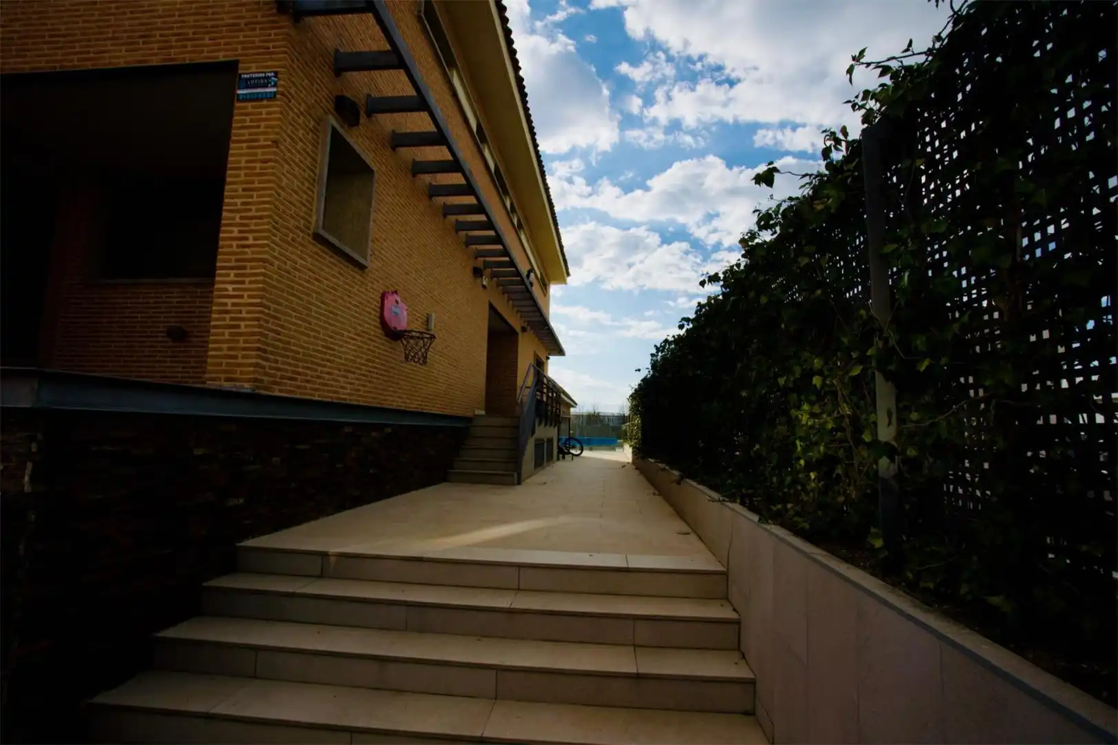 Casa o chalet en venta en Calle Gloria Fuertes, 23, Montecillo Vista exterior de Casa o chalet en venta en Las Rozas de Madrid con Aire acondicionado, Terraza y Piscina
