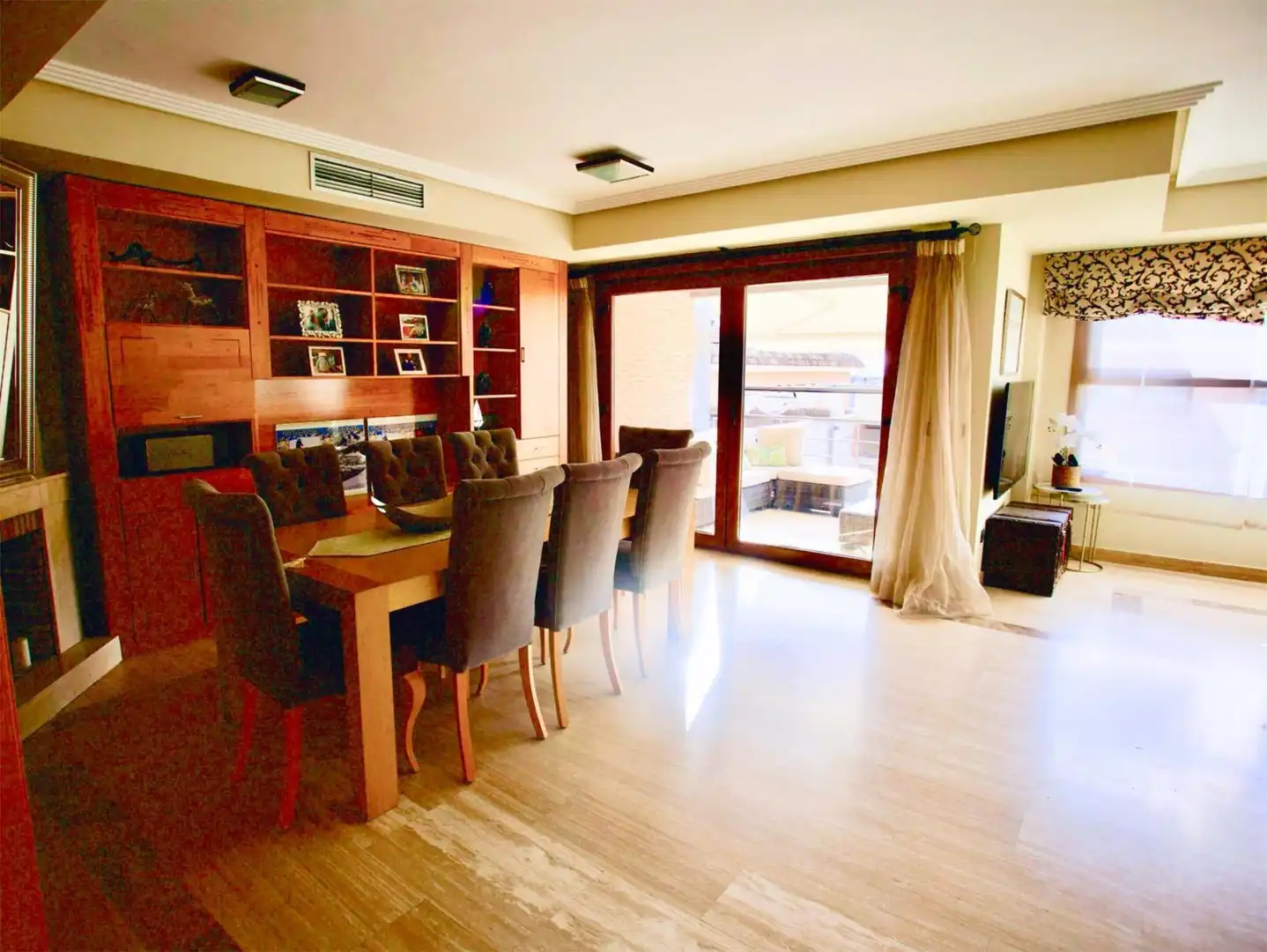 Casa o chalet en venta en Calle Gloria Fuertes, 23, Montecillo Comedor de Casa o chalet en venta en Las Rozas de Madrid con Aire acondicionado, Terraza y Piscina