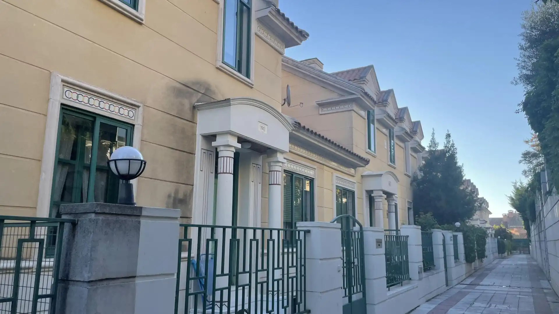 Vista exterior de Casa o chalet en venta en Valladolid Capital con Calefacción, Jardín privado y Parquet