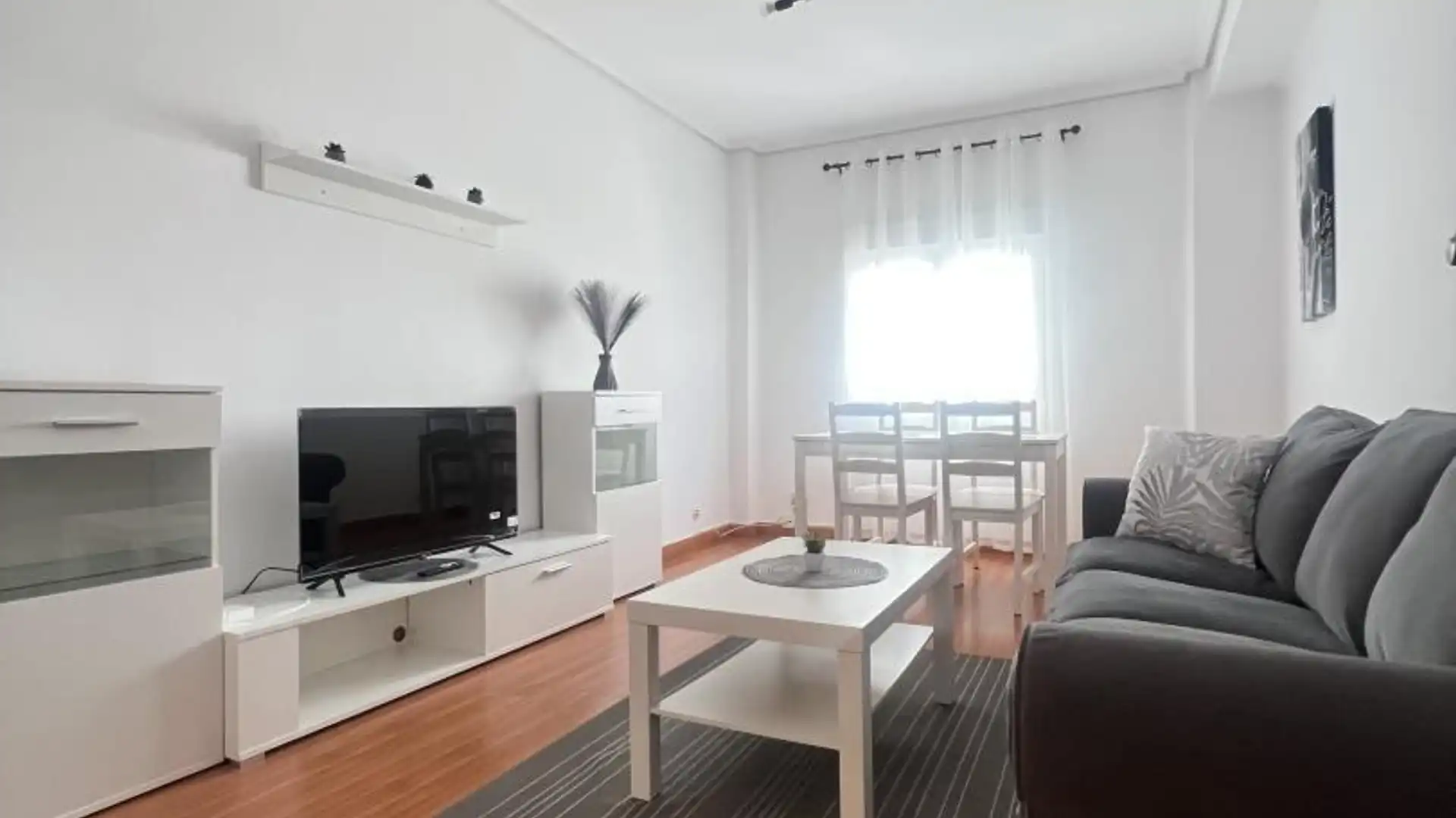 Sala de estar de Piso de alquiler en Ferrol con Calefacción, Parquet y Amueblado