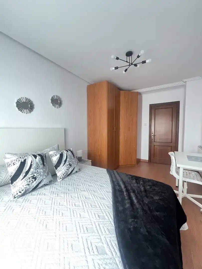 Flat for rent in Estrada de Castela, 64, Zona Ultramar Bedroom of Flat for rent in Ferrol with Heating, Parquet flooring and Furnished