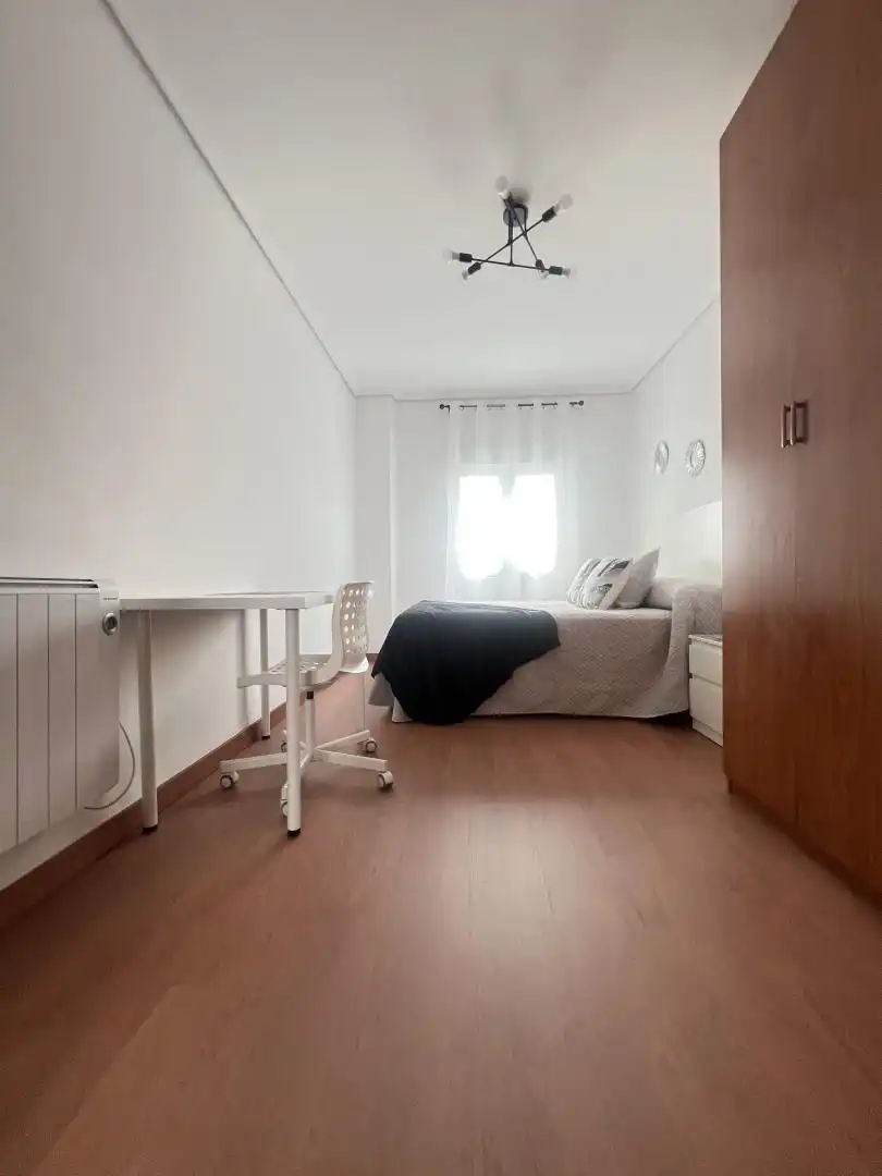Flat for rent in Estrada de Castela, 64, Zona Ultramar Bedroom of Flat for rent in Ferrol with Heating, Parquet flooring and Furnished