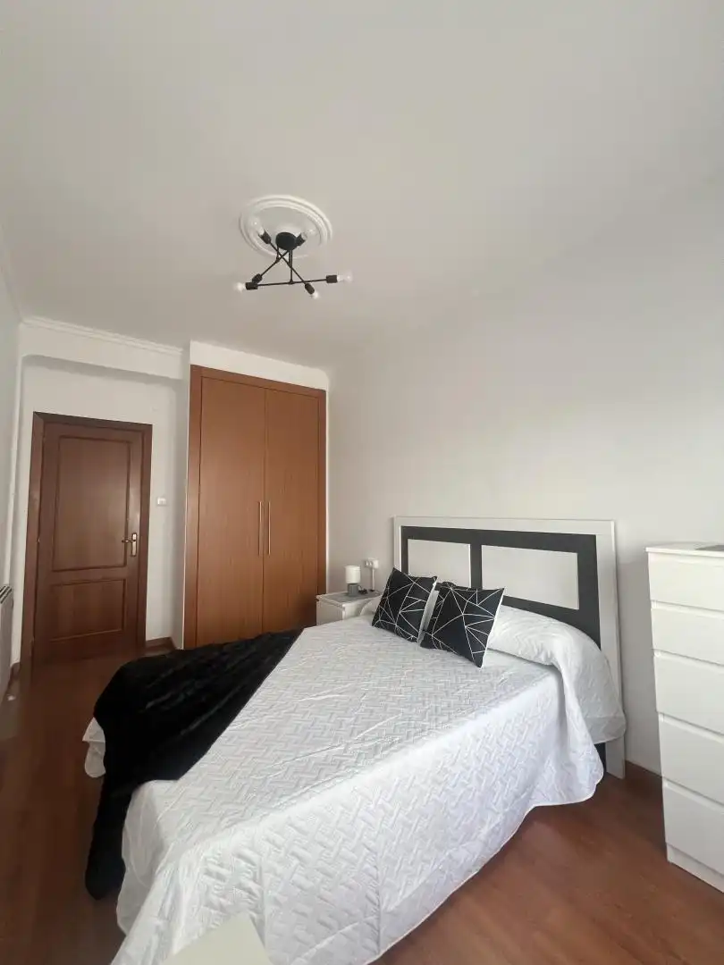 Flat for rent in Estrada de Castela, 64, Zona Ultramar Bedroom of Flat for rent in Ferrol with Heating, Parquet flooring and Furnished