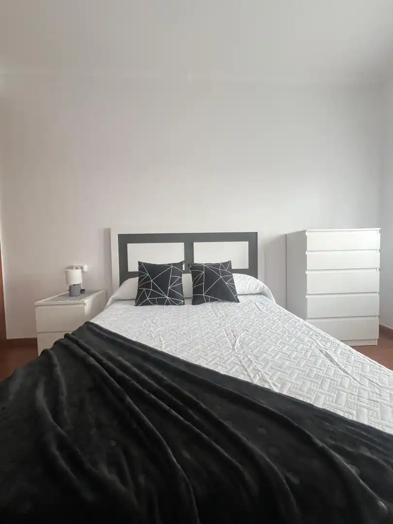 Flat for rent in Estrada de Castela, 64, Zona Ultramar Bedroom of Flat for rent in Ferrol with Heating, Parquet flooring and Furnished