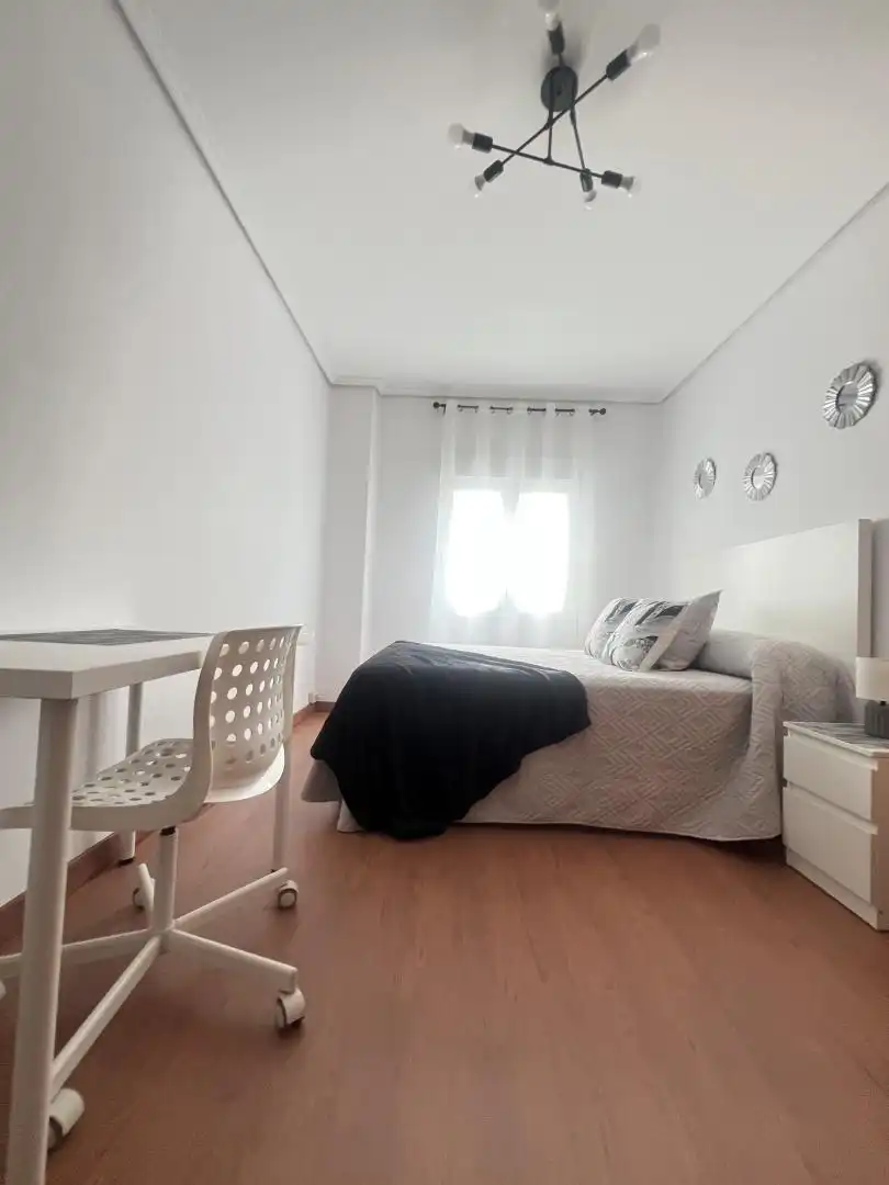 Flat for rent in Estrada de Castela, 64, Zona Ultramar Bedroom of Flat for rent in Ferrol with Heating, Parquet flooring and Furnished