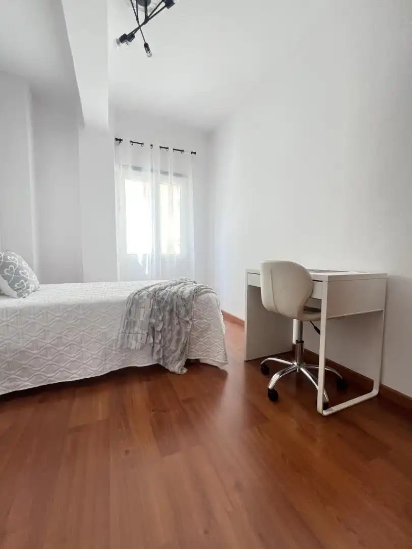 Flat for rent in Estrada de Castela, 64, Zona Ultramar Bedroom of Flat for rent in Ferrol with Heating, Parquet flooring and Furnished