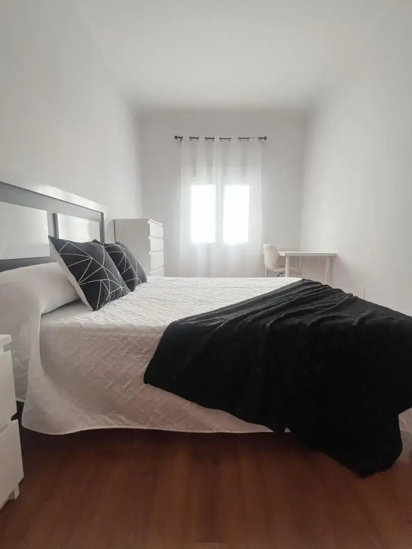 Flat for rent in Estrada de Castela, 64, Zona Ultramar Bedroom of Flat for rent in Ferrol with Heating, Parquet flooring and Furnished