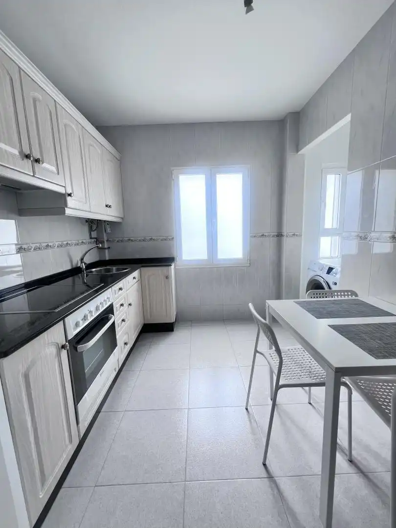 Flat for rent in Estrada de Castela, 64, Zona Ultramar Kitchen of Flat for rent in Ferrol with Heating, Parquet flooring and Furnished