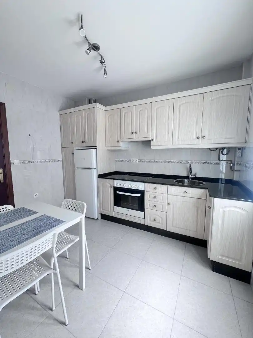 Flat for rent in Estrada de Castela, 64, Zona Ultramar Kitchen of Flat for rent in Ferrol with Heating, Parquet flooring and Furnished