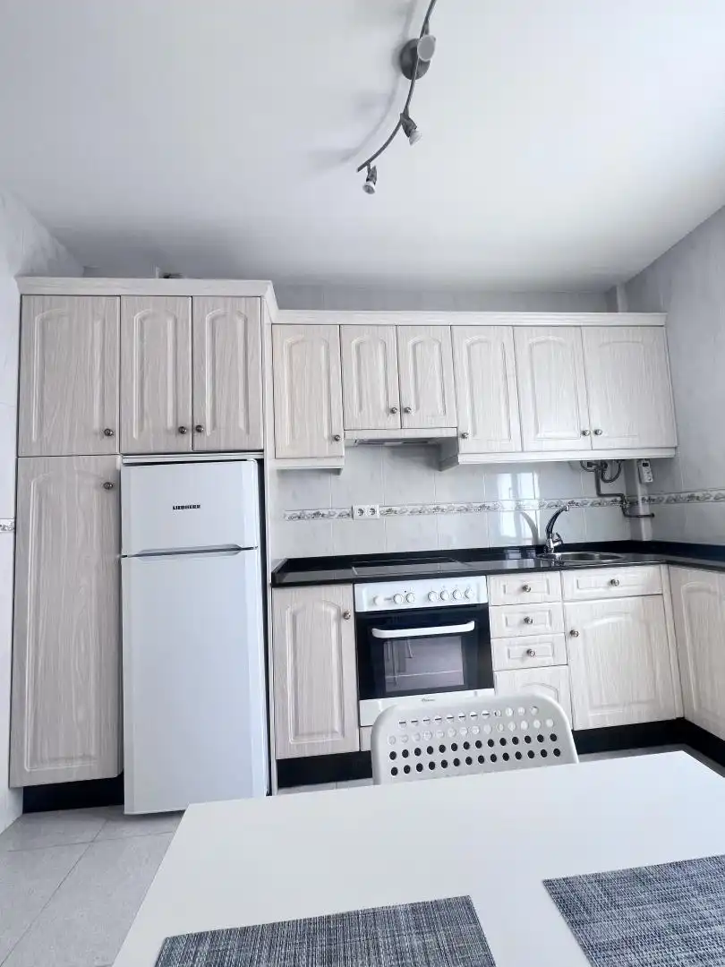 Flat for rent in Estrada de Castela, 64, Zona Ultramar Kitchen of Flat for rent in Ferrol with Heating, Parquet flooring and Furnished