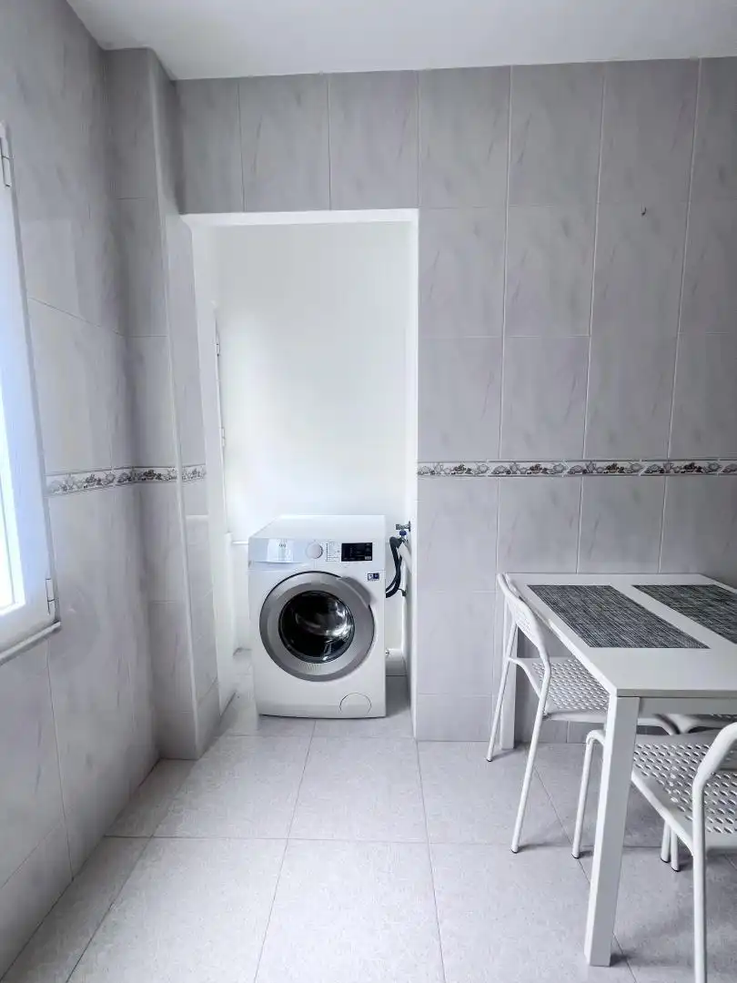 Flat for rent in Estrada de Castela, 64, Zona Ultramar Bathroom of Flat for rent in Ferrol with Heating, Parquet flooring and Furnished