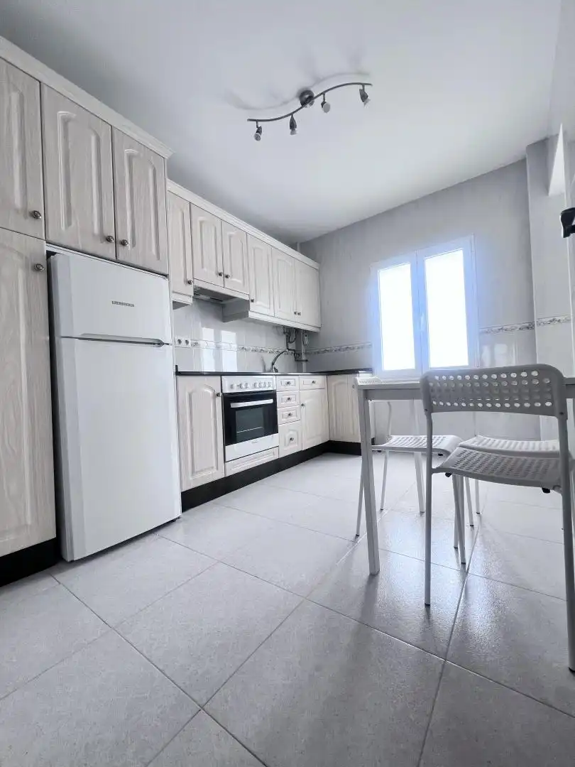 Flat for rent in Estrada de Castela, 64, Zona Ultramar Kitchen of Flat for rent in Ferrol with Heating, Parquet flooring and Furnished